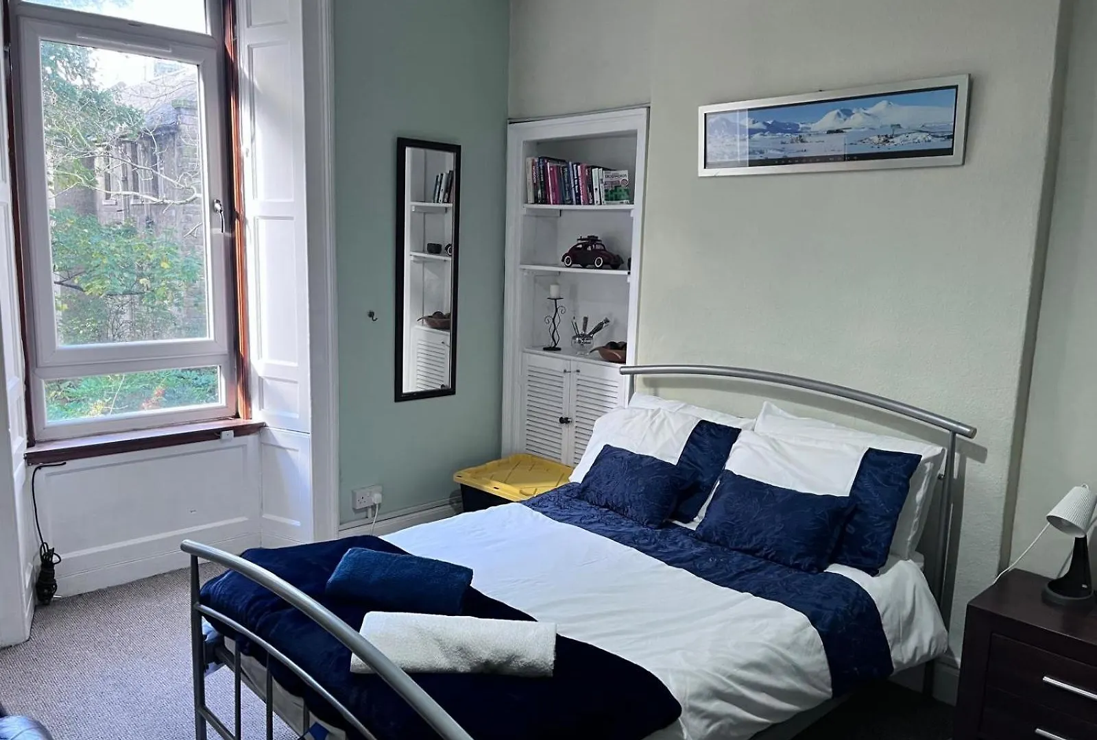 Kontakt z Spacious And Central City Apartment